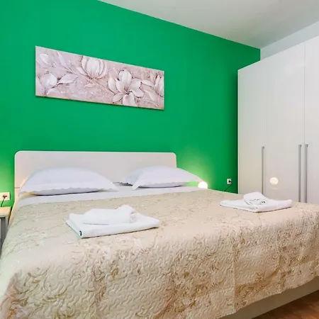Mamut Apartment *